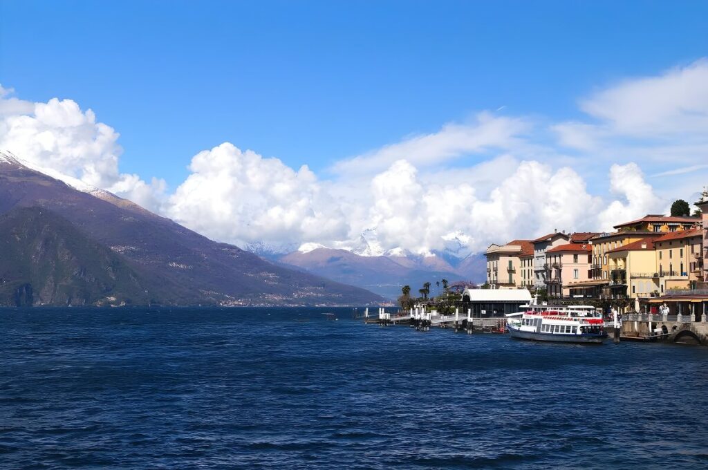 Bellagio, widok z wody, Włochy