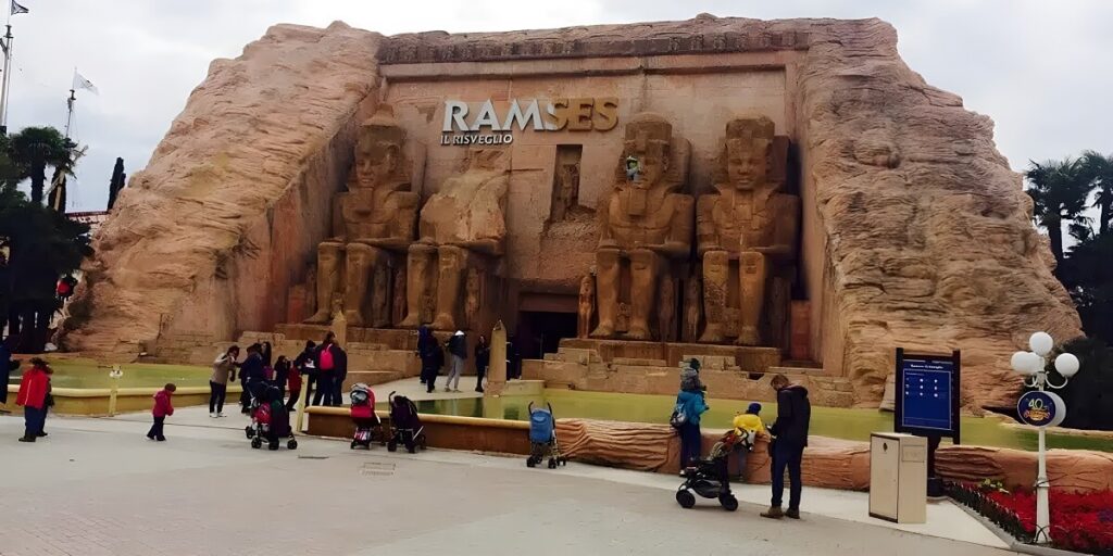 Wejście do atrakcji "Ramses: Przebudzenie”