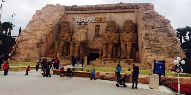 Wejście do atrakcji "Ramses: Przebudzenie”