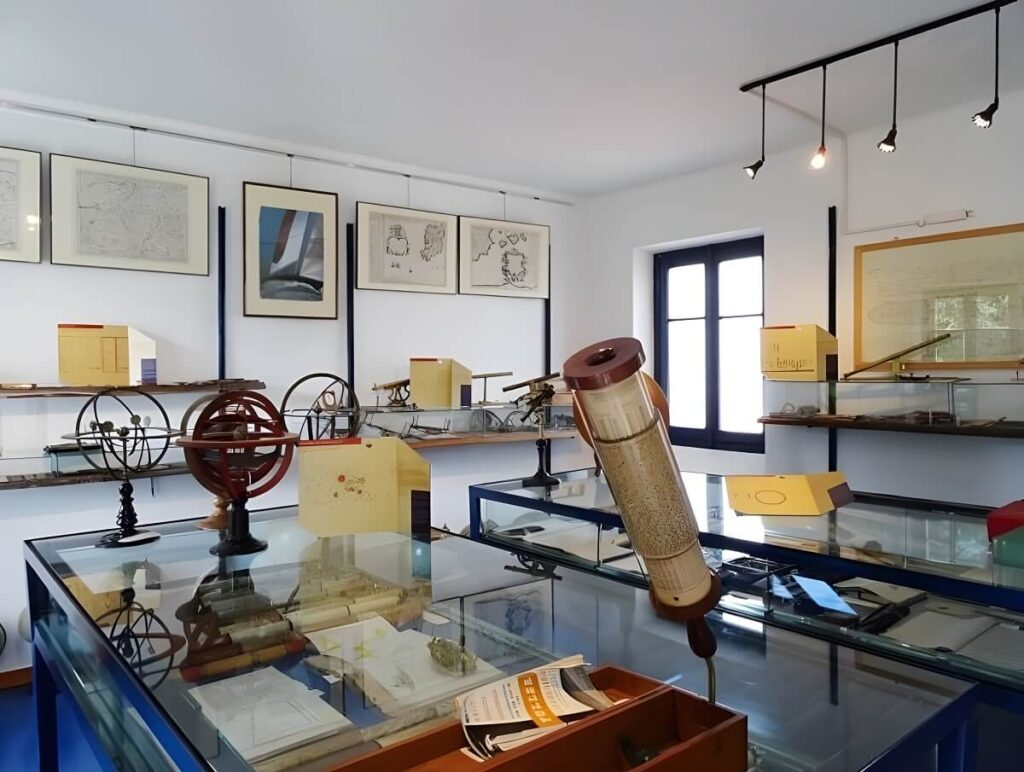 Eksponaty muzeum żeglarstwa w Bellagio