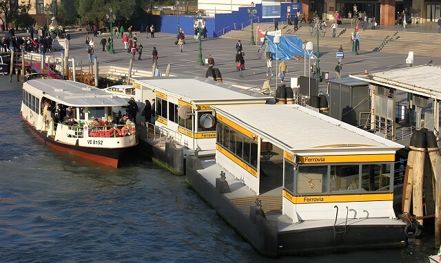 Przystanek vaporetto w Wenecji