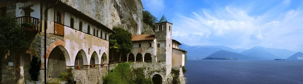 Klasztor Santa Caterina del Sasso nad jeziorem Maggiore