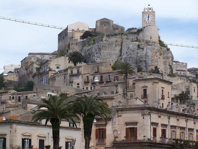 Modica, górne miasto, twierdza hrabiów Modica (Castello dei Conti)